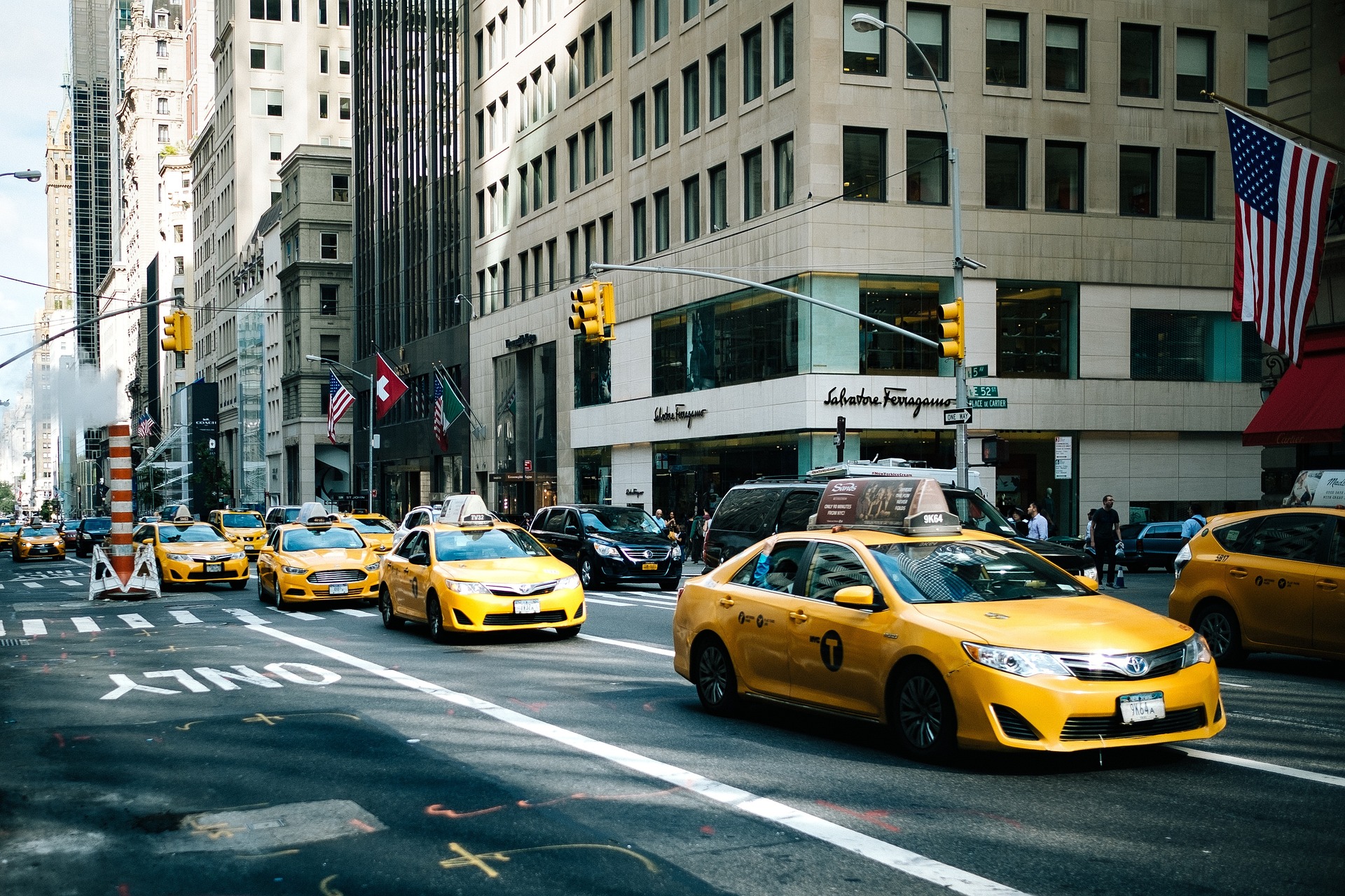 Mersin Yenişehir'den havaalanı transferi için bekleyen taksi